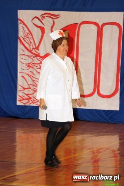 Zdjęcie w galerii na portalu naszraciborz.pl: Wieczór Wielkich Polaków w Szkole Podstawowej w Kornowacu wiadomości z regionu