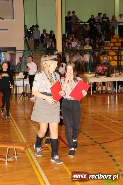 Zdjęcie w galerii na portalu naszraciborz.pl: Wieczór Wielkich Polaków w Szkole Podstawowej w Kornowacu wiadomości z regionu