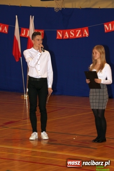 Zdjęcie w galerii na portalu naszraciborz.pl: Wieczór Wielkich Polaków w Szkole Podstawowej w Kornowacu wiadomości z regionu