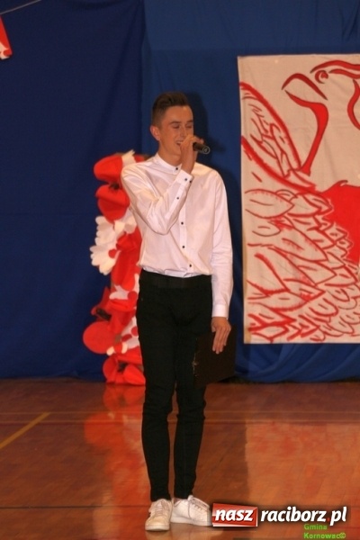 Zdjęcie w galerii na portalu naszraciborz.pl: Wieczór Wielkich Polaków w Szkole Podstawowej w Kornowacu wiadomości z regionu