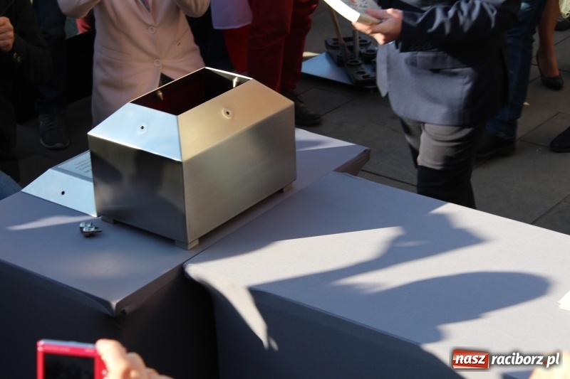 Zdjęcie w galerii na portalu naszraciborz.pl: List uczennicy z Bieńkowic trafił do Kapsuły Czasu na Wawelu wiadomości z regionu