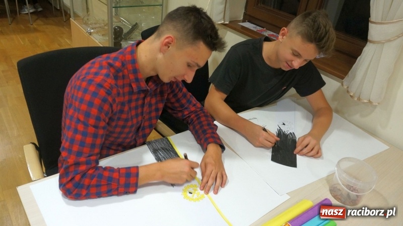 Zdjęcie w galerii na portalu naszraciborz.pl: Frelki z SP18 na warsztatach w siedzibie ZPiT Śląsk wiadomości z regionu