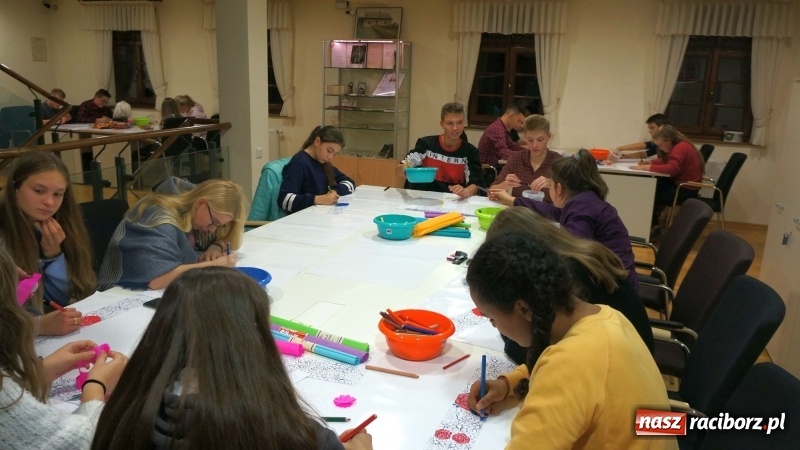 Zdjęcie w galerii na portalu naszraciborz.pl: Frelki z SP18 na warsztatach w siedzibie ZPiT Śląsk wiadomości z regionu