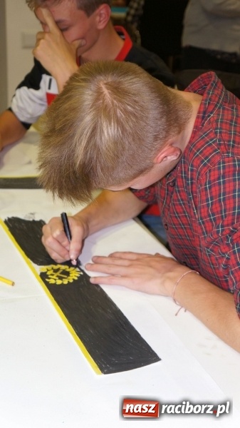 Zdjęcie w galerii na portalu naszraciborz.pl: Frelki z SP18 na warsztatach w siedzibie ZPiT Śląsk wiadomości z regionu