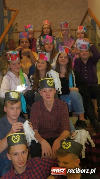 Zdjęcie w galerii na portalu naszraciborz.pl: Frelki z SP18 na warsztatach w siedzibie ZPiT Śląsk wiadomości z regionu