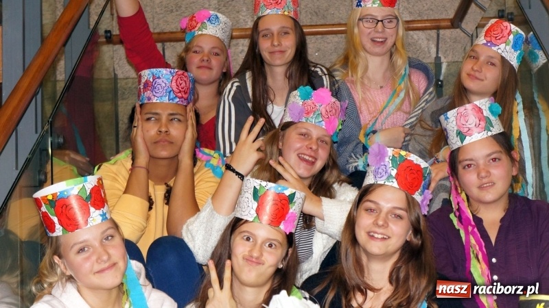 Zdjęcie w galerii na portalu naszraciborz.pl: Frelki z SP18 na warsztatach w siedzibie ZPiT Śląsk wiadomości z regionu