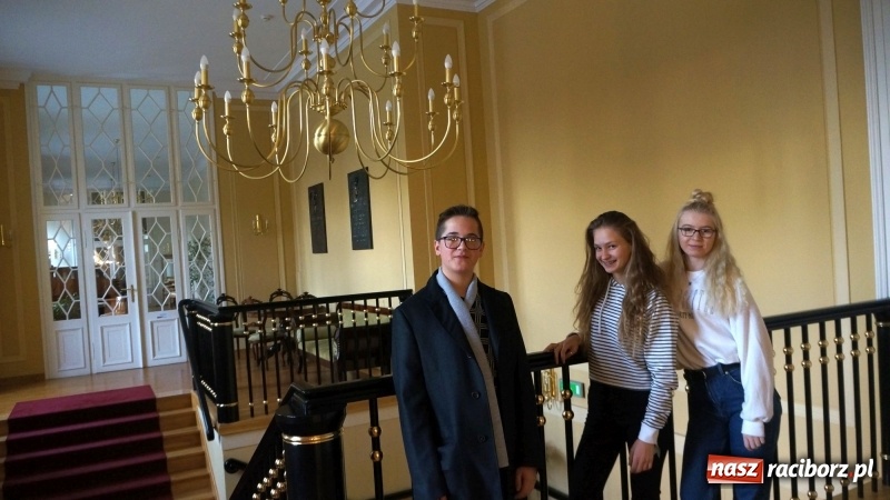 Zdjęcie w galerii na portalu naszraciborz.pl: Frelki z SP18 na warsztatach w siedzibie ZPiT Śląsk wiadomości z regionu