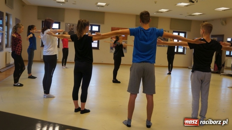 Zdjęcie w galerii na portalu naszraciborz.pl: Frelki z SP18 na warsztatach w siedzibie ZPiT Śląsk wiadomości z regionu