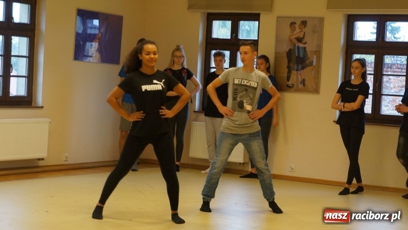 Zdjęcie w galerii na portalu naszraciborz.pl: Frelki z SP18 na warsztatach w siedzibie ZPiT Śląsk wiadomości z regionu