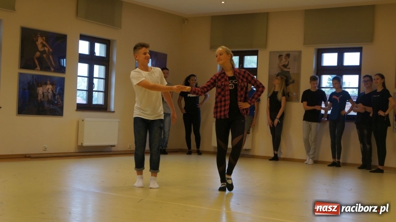 Zdjęcie w galerii na portalu naszraciborz.pl: Frelki z SP18 na warsztatach w siedzibie ZPiT Śląsk wiadomości z regionu