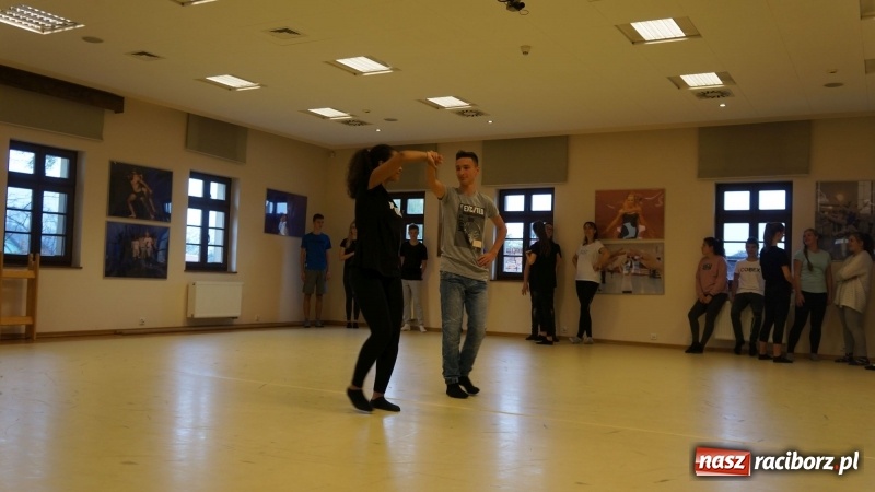 Zdjęcie w galerii na portalu naszraciborz.pl: Frelki z SP18 na warsztatach w siedzibie ZPiT Śląsk wiadomości z regionu