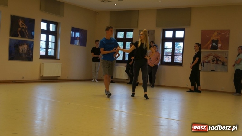 Zdjęcie w galerii na portalu naszraciborz.pl: Frelki z SP18 na warsztatach w siedzibie ZPiT Śląsk wiadomości z regionu