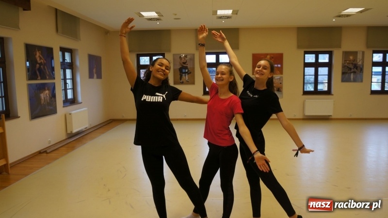 Zdjęcie w galerii na portalu naszraciborz.pl: Frelki z SP18 na warsztatach w siedzibie ZPiT Śląsk wiadomości z regionu