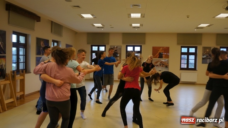 Zdjęcie w galerii na portalu naszraciborz.pl: Frelki z SP18 na warsztatach w siedzibie ZPiT Śląsk wiadomości z regionu