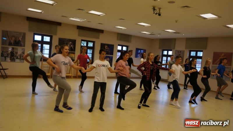 Zdjęcie w galerii na portalu naszraciborz.pl: Frelki z SP18 na warsztatach w siedzibie ZPiT Śląsk wiadomości z regionu