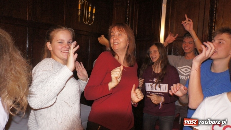 Zdjęcie w galerii na portalu naszraciborz.pl: Frelki z SP18 na warsztatach w siedzibie ZPiT Śląsk wiadomości z regionu