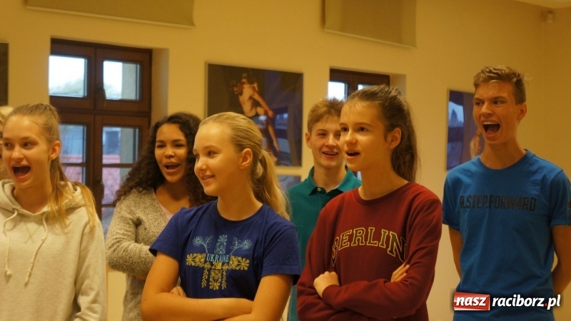 Zdjęcie w galerii na portalu naszraciborz.pl: Frelki z SP18 na warsztatach w siedzibie ZPiT Śląsk wiadomości z regionu