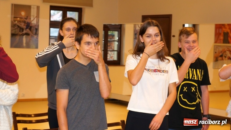 Zdjęcie w galerii na portalu naszraciborz.pl: Frelki z SP18 na warsztatach w siedzibie ZPiT Śląsk wiadomości z regionu