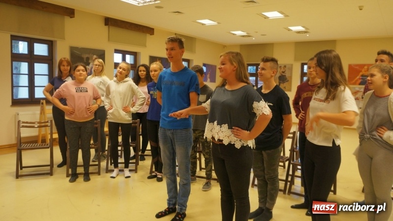 Zdjęcie w galerii na portalu naszraciborz.pl: Frelki z SP18 na warsztatach w siedzibie ZPiT Śląsk wiadomości z regionu