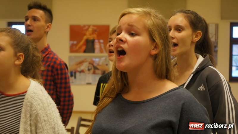 Zdjęcie w galerii na portalu naszraciborz.pl: Frelki z SP18 na warsztatach w siedzibie ZPiT Śląsk wiadomości z regionu