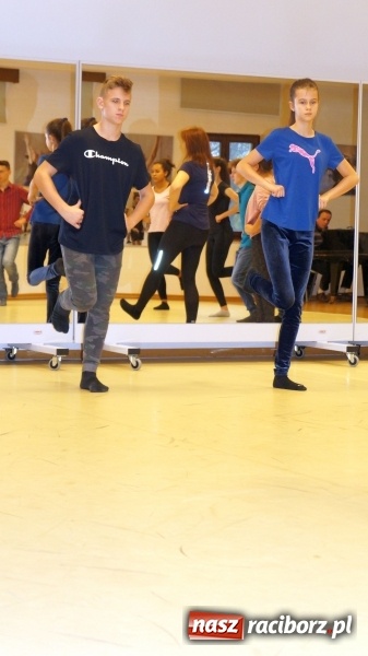 Zdjęcie w galerii na portalu naszraciborz.pl: Frelki z SP18 na warsztatach w siedzibie ZPiT Śląsk wiadomości z regionu