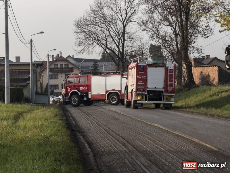 Zdjęcie w galerii na portalu naszraciborz.pl: Wypadek w Krowiarkach. Cofając zmiażdżył nogi współpracownikowi wiadomości z regionu