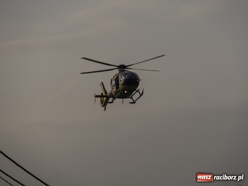 Zdjęcie w galerii na portalu naszraciborz.pl: Wypadek w Krowiarkach. Cofając zmiażdżył nogi współpracownikowi wiadomości z regionu