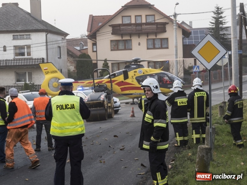 Zdjęcie w galerii na portalu naszraciborz.pl: Wypadek w Krowiarkach. Cofając zmiażdżył nogi współpracownikowi wiadomości z regionu