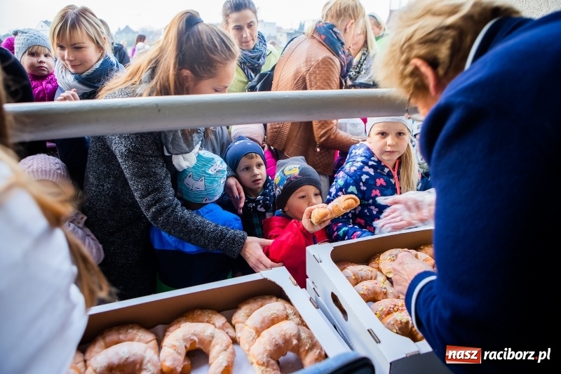 Zdjęcie w galerii na portalu naszraciborz.pl: Rogale i św. Marcin na koniu w Studziennej wiadomości z regionu