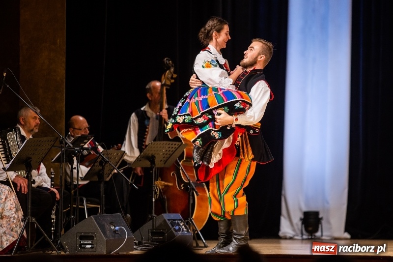 Zdjęcie w galerii na portalu naszraciborz.pl: Koncert Pod Strzechą Niepodległości w RCK wiadomości z regionu