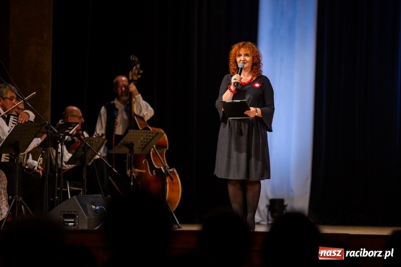 Zdjęcie w galerii na portalu naszraciborz.pl: Koncert Pod Strzechą Niepodległości w RCK wiadomości z regionu