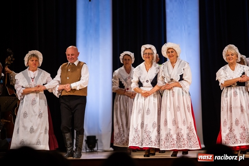 Zdjęcie w galerii na portalu naszraciborz.pl: Koncert Pod Strzechą Niepodległości w RCK wiadomości z regionu