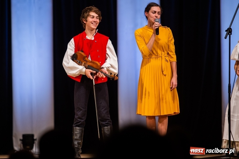 Zdjęcie w galerii na portalu naszraciborz.pl: Koncert Pod Strzechą Niepodległości w RCK wiadomości z regionu