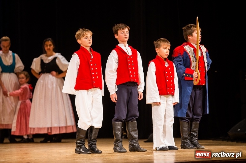 Zdjęcie w galerii na portalu naszraciborz.pl: Koncert Pod Strzechą Niepodległości w RCK wiadomości z regionu