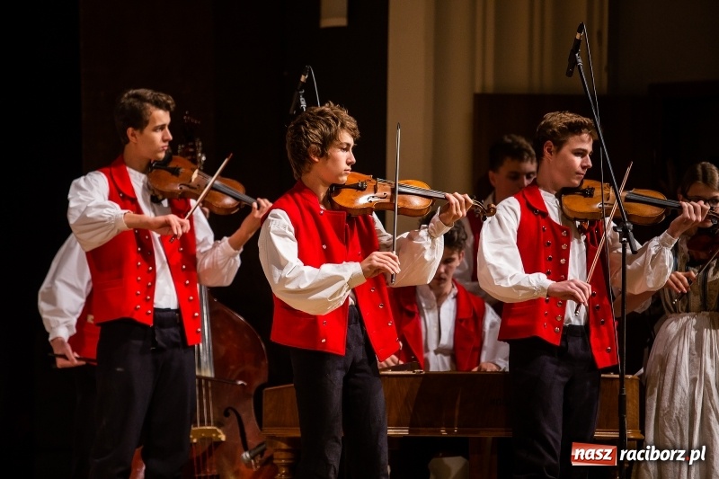 Zdjęcie w galerii na portalu naszraciborz.pl: Koncert Pod Strzechą Niepodległości w RCK wiadomości z regionu
