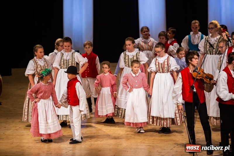 Zdjęcie w galerii na portalu naszraciborz.pl: Koncert Pod Strzechą Niepodległości w RCK wiadomości z regionu