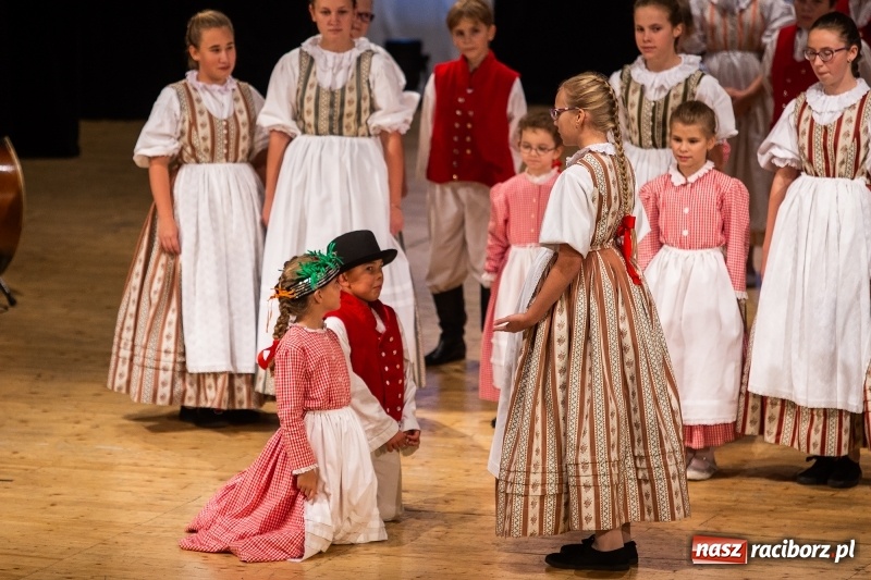 Zdjęcie w galerii na portalu naszraciborz.pl: Koncert Pod Strzechą Niepodległości w RCK wiadomości z regionu