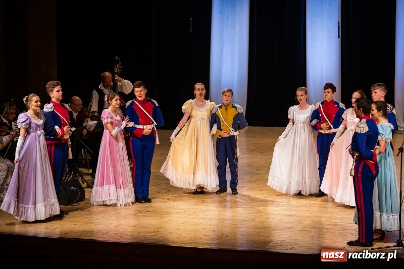 Zdjęcie w galerii na portalu naszraciborz.pl: Koncert Pod Strzechą Niepodległości w RCK wiadomości z regionu