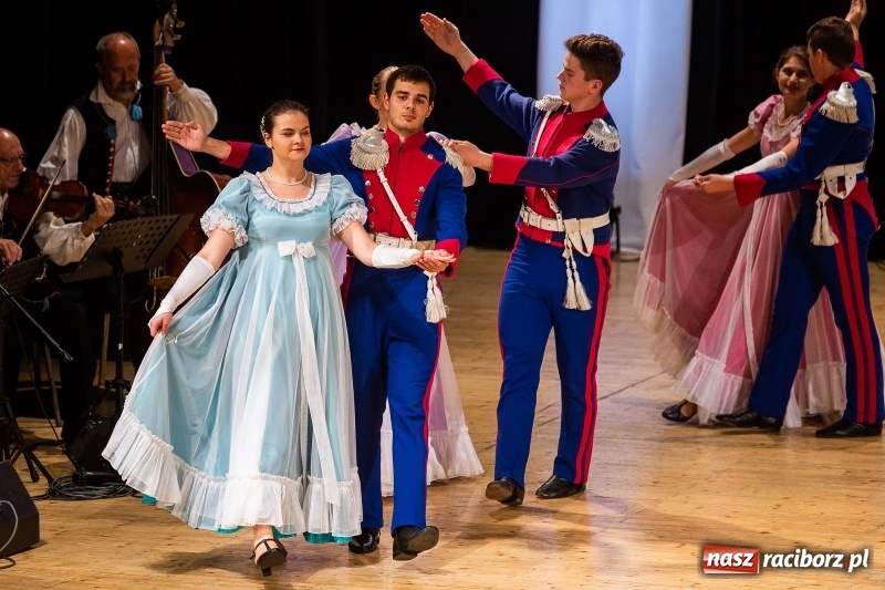 Zdjęcie w galerii na portalu naszraciborz.pl: Koncert Pod Strzechą Niepodległości w RCK wiadomości z regionu