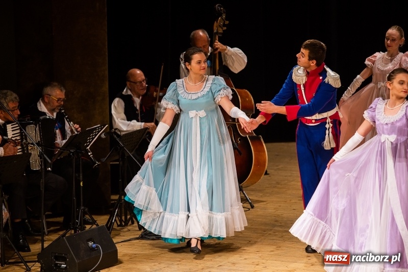 Zdjęcie w galerii na portalu naszraciborz.pl: Koncert Pod Strzechą Niepodległości w RCK wiadomości z regionu