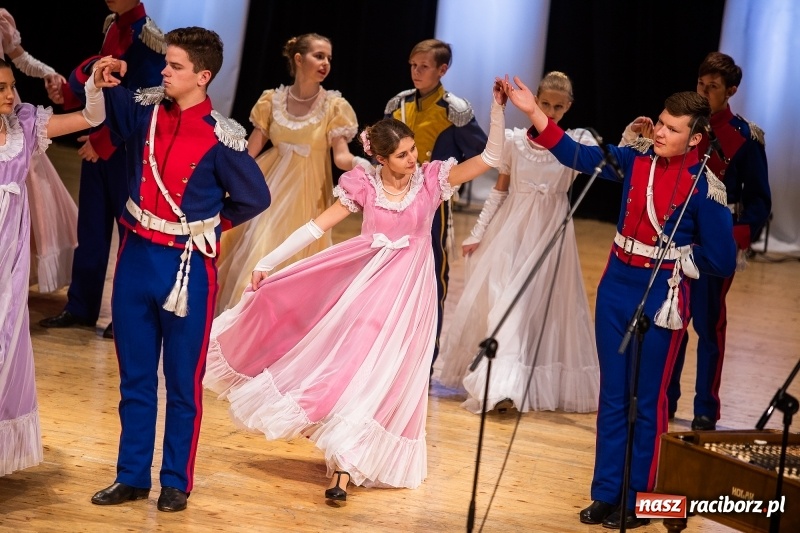 Zdjęcie w galerii na portalu naszraciborz.pl: Koncert Pod Strzechą Niepodległości w RCK wiadomości z regionu