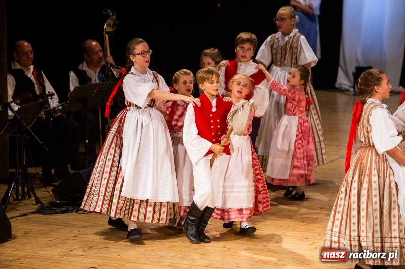 Zdjęcie w galerii na portalu naszraciborz.pl: Koncert Pod Strzechą Niepodległości w RCK wiadomości z regionu