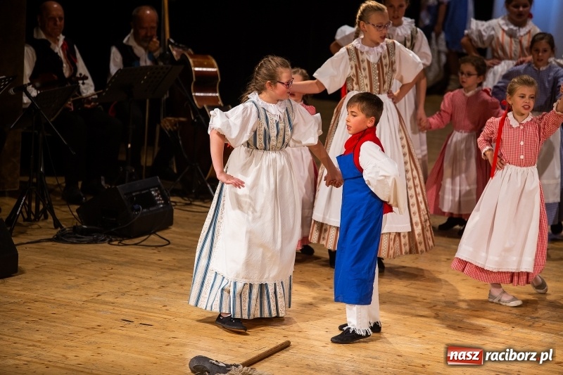 Zdjęcie w galerii na portalu naszraciborz.pl: Koncert Pod Strzechą Niepodległości w RCK wiadomości z regionu