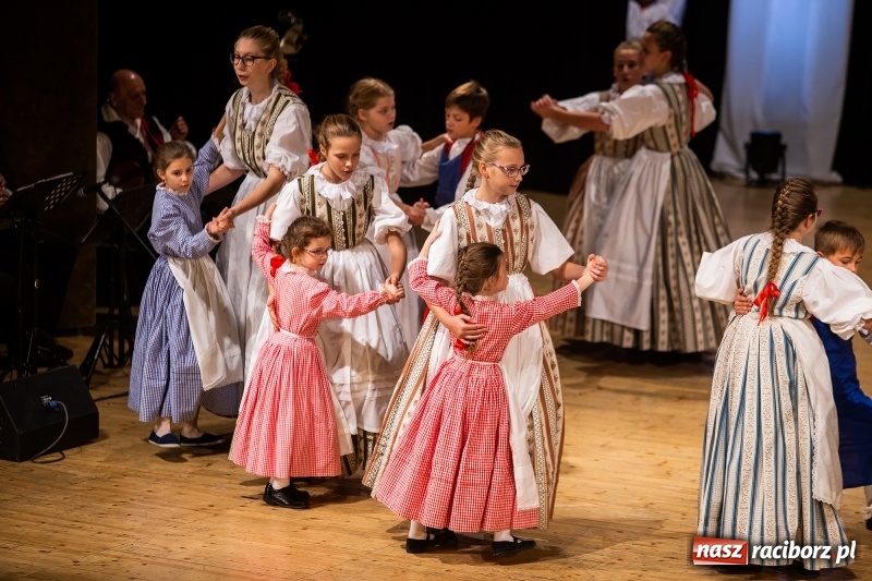 Zdjęcie w galerii na portalu naszraciborz.pl: Koncert Pod Strzechą Niepodległości w RCK wiadomości z regionu