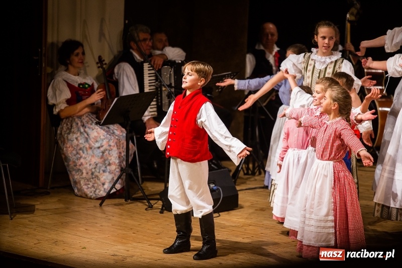 Zdjęcie w galerii na portalu naszraciborz.pl: Koncert Pod Strzechą Niepodległości w RCK wiadomości z regionu