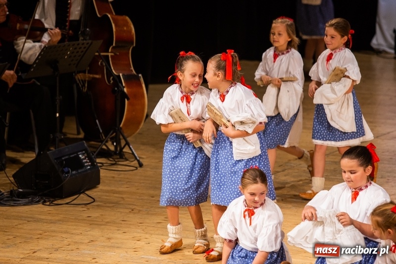 Zdjęcie w galerii na portalu naszraciborz.pl: Koncert Pod Strzechą Niepodległości w RCK wiadomości z regionu