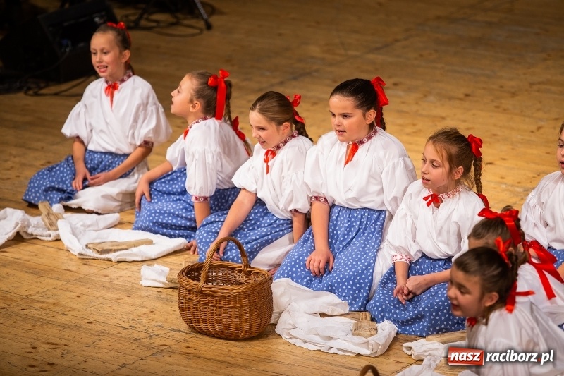 Zdjęcie w galerii na portalu naszraciborz.pl: Koncert Pod Strzechą Niepodległości w RCK wiadomości z regionu