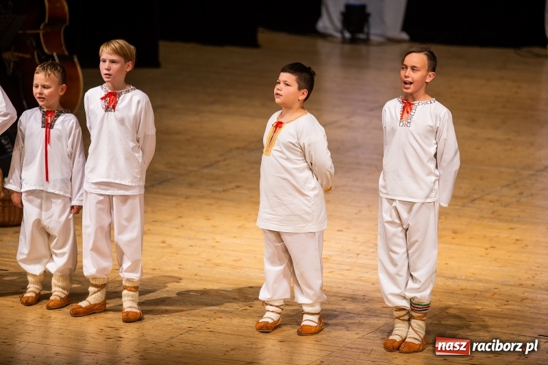 Zdjęcie w galerii na portalu naszraciborz.pl: Koncert Pod Strzechą Niepodległości w RCK wiadomości z regionu