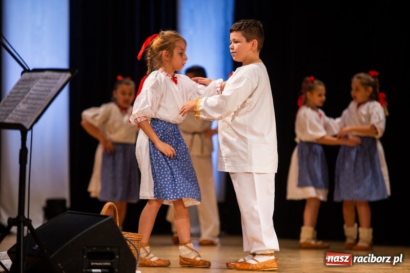 Zdjęcie w galerii na portalu naszraciborz.pl: Koncert Pod Strzechą Niepodległości w RCK wiadomości z regionu