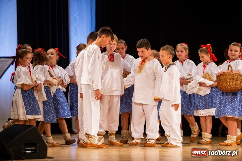 Zdjęcie w galerii na portalu naszraciborz.pl: Koncert Pod Strzechą Niepodległości w RCK wiadomości z regionu
